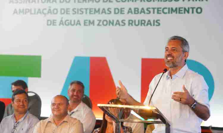 Ceará amplia abastecimento de água e beneficia mais de 2,7 mil famílias rurais